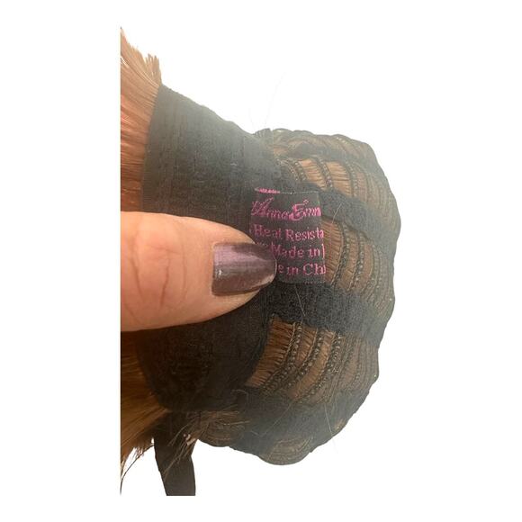 Anna Emma synthetic heat resistant short wig auburn red layered cut - Picture 7 of 9